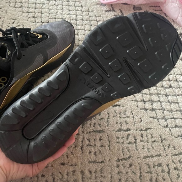 NEW Nike air max 2090 black metallic gold sneakers size 10.5 - Picture 5 of 7